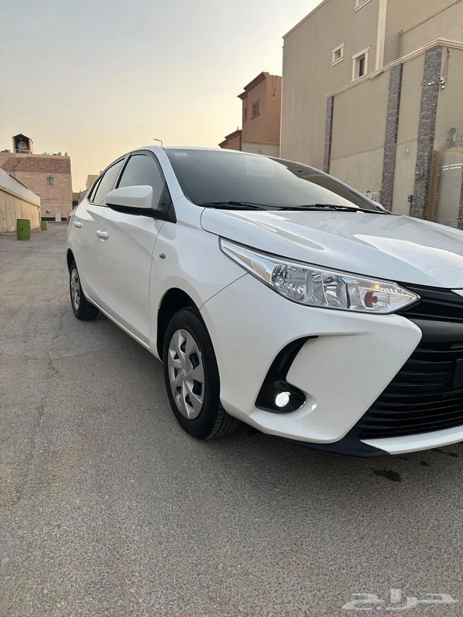 يارس مكينة 1.5 موديل 2022 نظيف جدا 1
