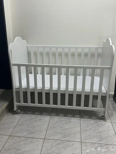 سرير اطفال   طاولة   طاولة تلفزيون 0