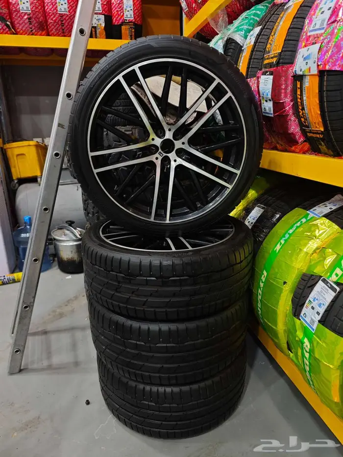طقم جنوط BMW مع اربعه كفرات شبه جديد 0