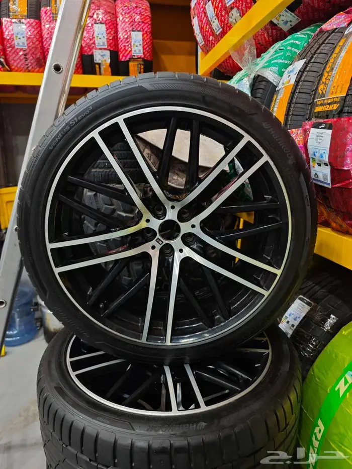 طقم جنوط BMW مع اربعه كفرات شبه جديد 2