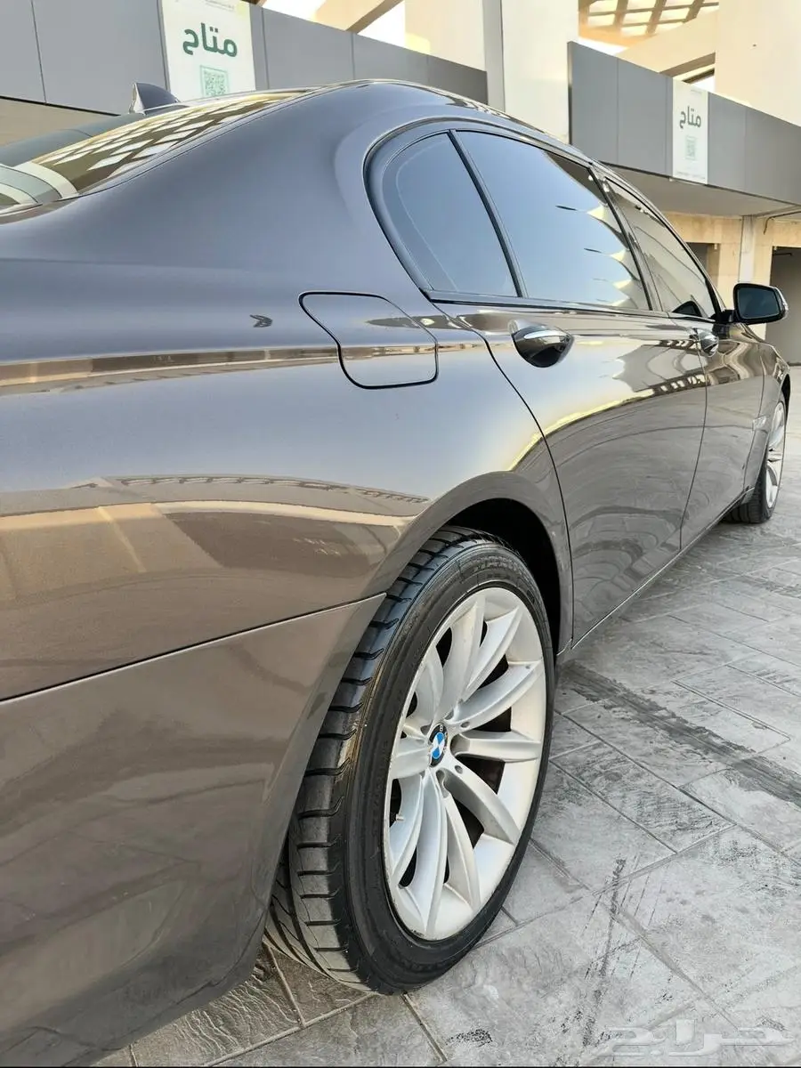 للبيع BMW 750 Li فل الفل 2014 بدي محركات وصيانة وكالة 24