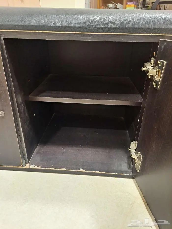 كرسي ودولاب تخزين مستعمل 1