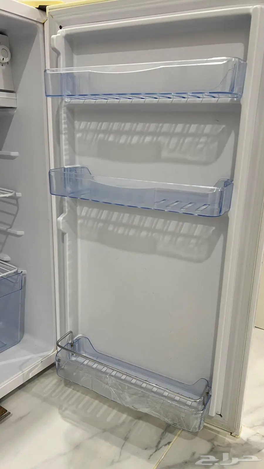 للبيع ثلاجة صغيرة من نوع BESAT  موديل BSRF125KW 5