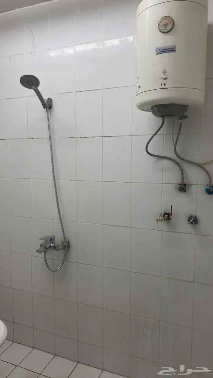 سكن عماله ( عمال ) مع حوش ومستودع كبير. يومي شهري سنوي 4