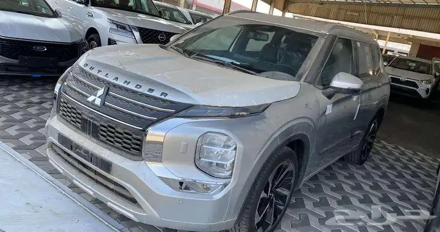 ميتسوبيشي اوتلاندر فل كامل بريميم 2025 8