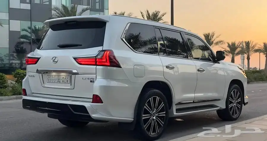 لكزس 2021 فل سعودي LX_570 ممشي قليل 22 ألف km 50