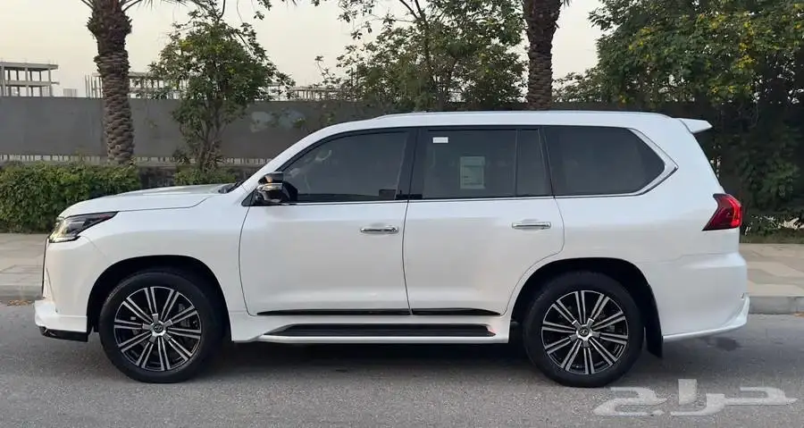 لكزس 2021 فل سعودي LX_570 ممشي قليل 22 ألف km 4