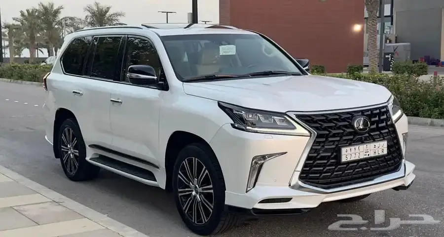 لكزس 2021 فل سعودي LX_570 ممشي قليل 22 ألف km 3