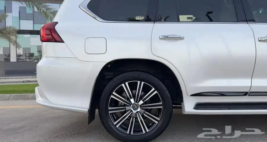 لكزس 2021 فل سعودي LX_570 ممشي قليل 22 ألف km 15
