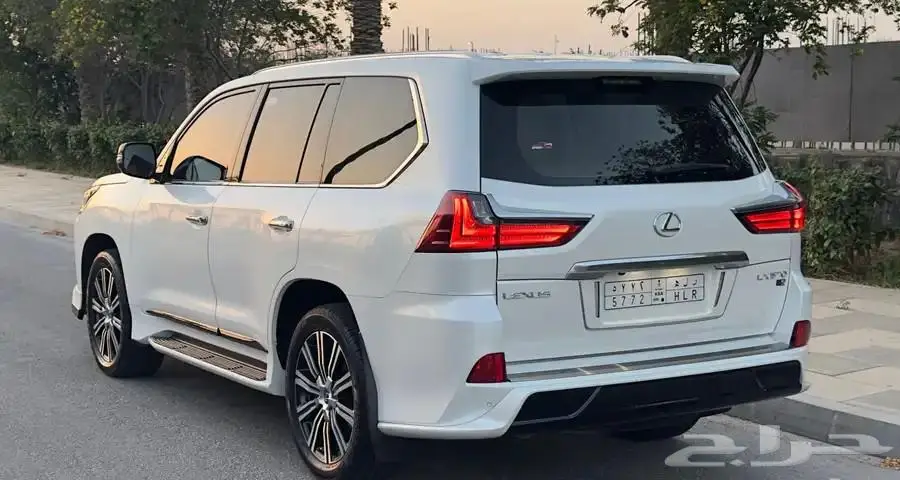 لكزس 2021 فل سعودي LX_570 ممشي قليل 22 ألف km 6