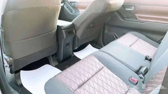 تويوتا انوفا GL 2.0 بنزين 2026 6