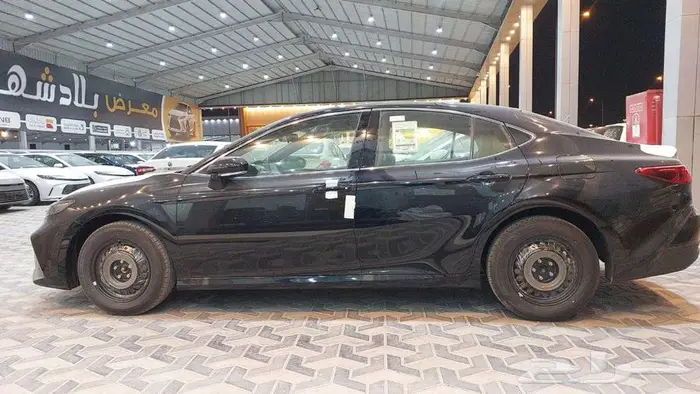 كامري طيس بنزين E 2025 بريمي اسود 4
