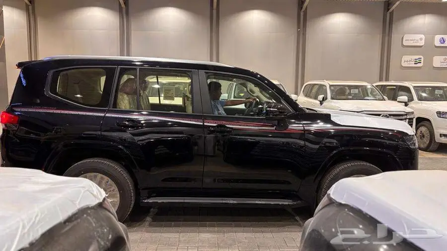 لاندكروزر GXR L4 2025 بريمي الابواب شفط 3