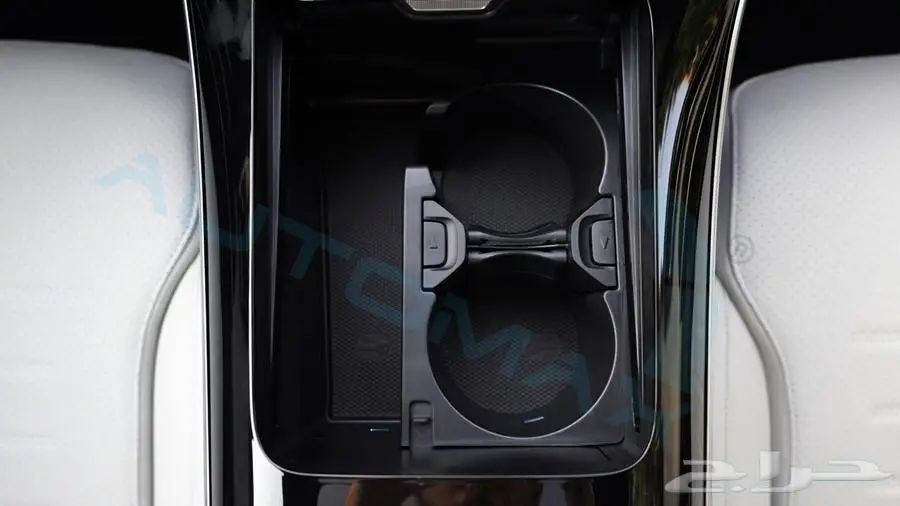 مرسيدس بنز c200 بريميوم 2025 خليجي اصفار مع ضمان الوكيل 21
