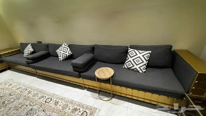 اثاث - كنب مغربي مع طاولات وستارة 0