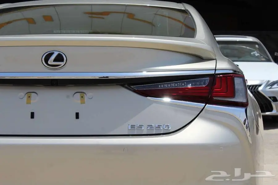 لكزس-ES250 AA-خليجي-2024-جناح-تشغيل عن بعد-ازياق جانبيه 18