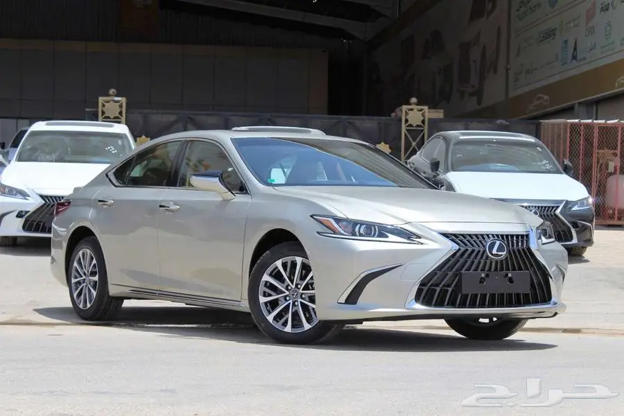 لكزس-ES250 AA-خليجي-2024-جناح-تشغيل عن بعد-ازياق جانبيه 1