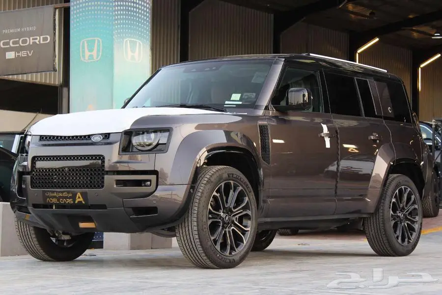 Land Rover Defender OCTA 2025 أقوى وأفخم ديفندر في التاريخ 3