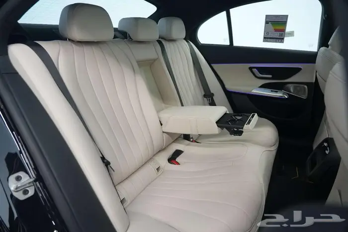 مرسيدس E 300 موديل 2025 أصفار خليجي أسود بيج 17