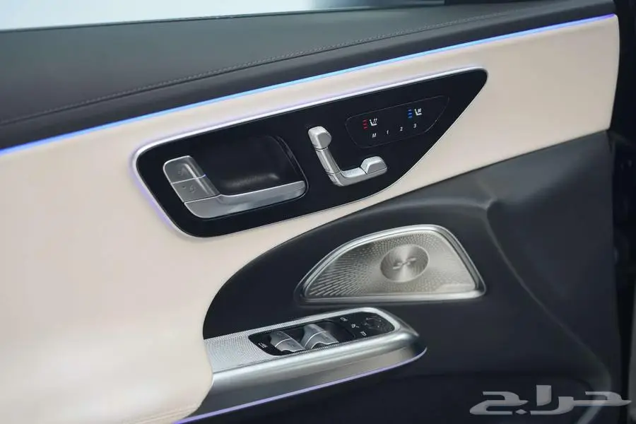 مرسيدس E 300 موديل 2025 أصفار خليجي أسود بيج 14