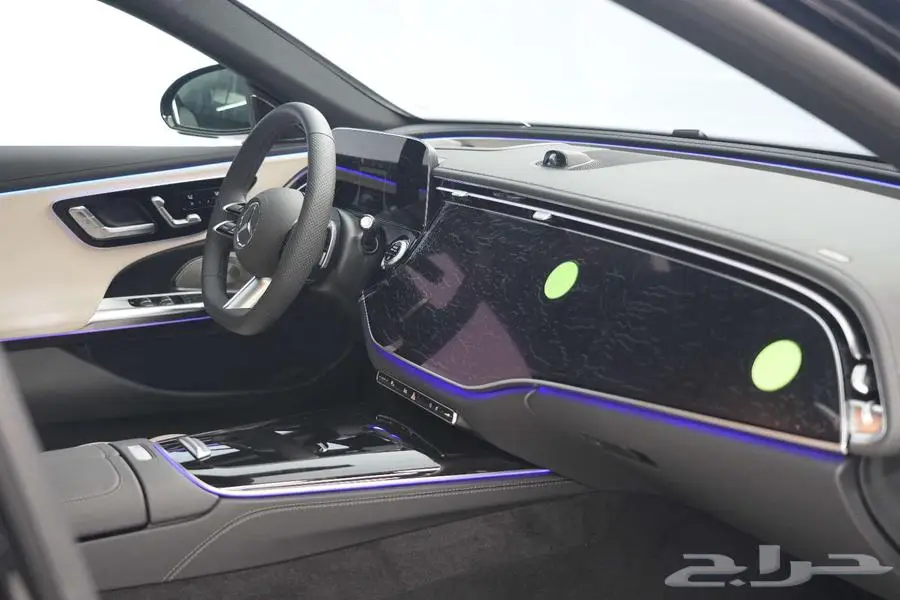 مرسيدس E 300 موديل 2025 أصفار خليجي أسود بيج 11