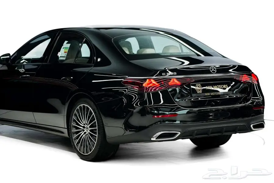 مرسيدس E 300 موديل 2025 أصفار خليجي أسود بيج 5