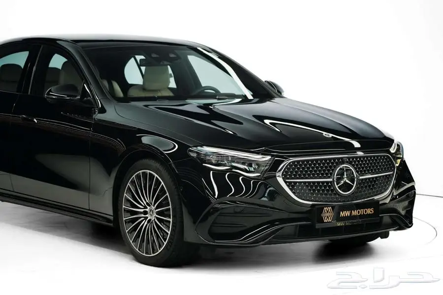 مرسيدس E 300 موديل 2025 أصفار خليجي أسود بيج 2