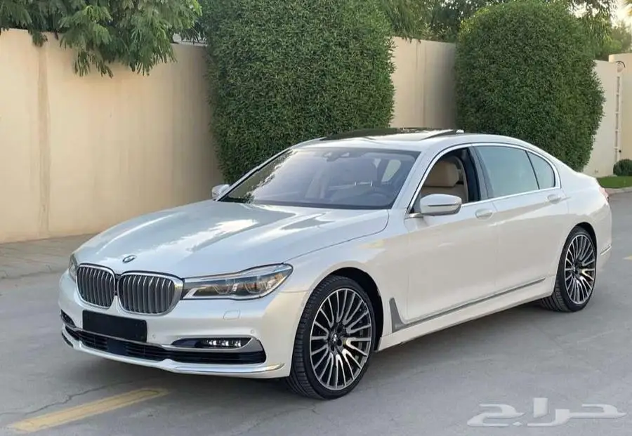 بي إم دبليو 750LI أبيض 2016 فل ماشي 25 ألف بحالة ممتازة 9