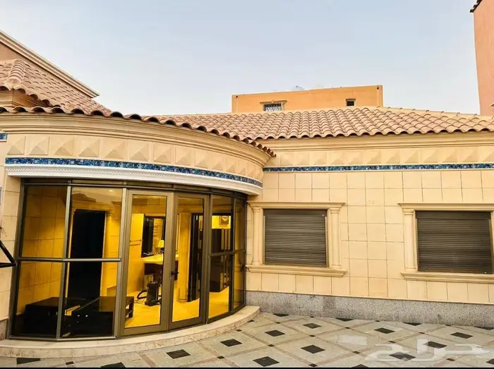 للبيع فيلا في حي الخالديه 3