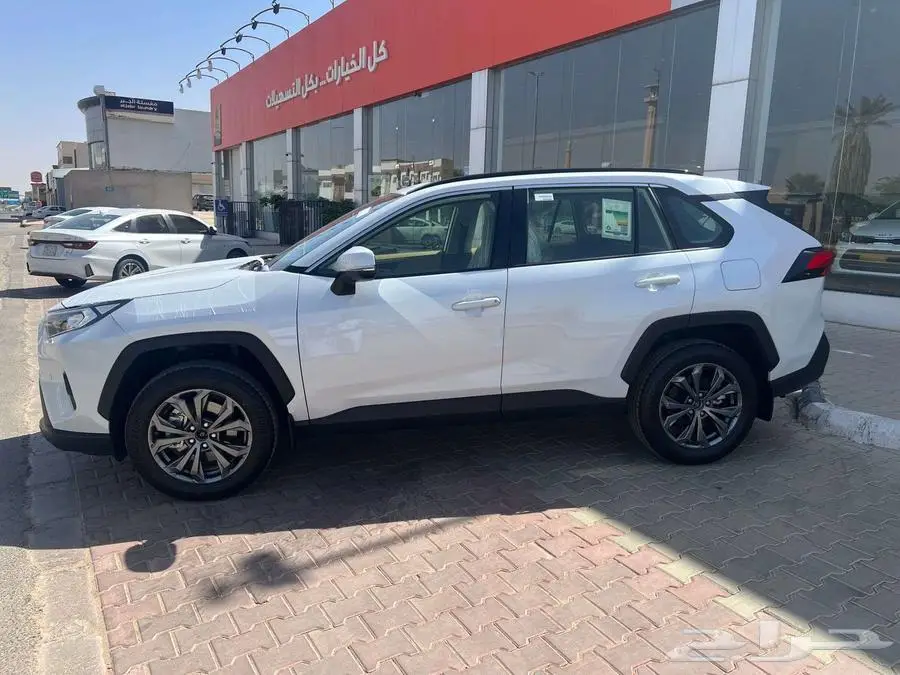 راف فور XLE موديل 2025م 3