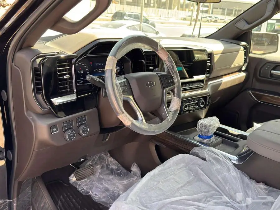 سلفرداو تريل بوس Z71 غمارة 2025 سعودي كاش وتمويل 4