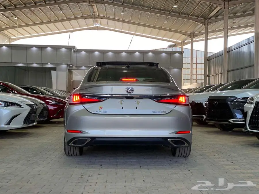لكزس ES 350 CC بانوراما 2025 - خليجي 10