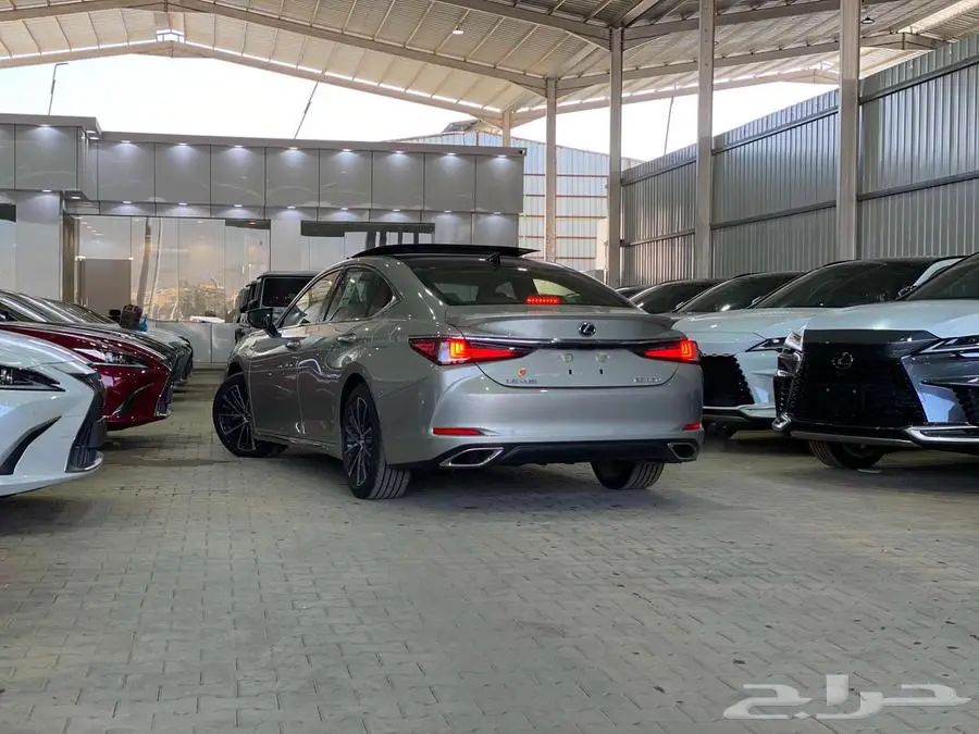 لكزس ES 350 CC بانوراما 2025 - خليجي 9