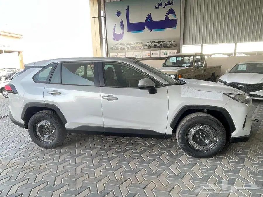 تويوتا راف فور بنزين ستاندر مكينه 2.5 بريمي 2025 4