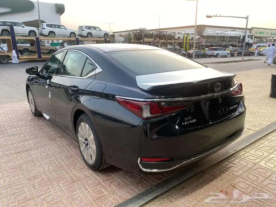 لكزس ES300h AH 2025 سعودي اسود - -ابيض 12