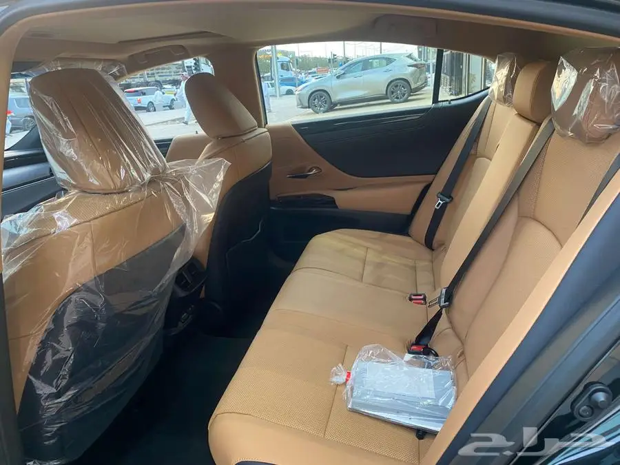 لكزس ES300h AH 2025 سعودي اسود - -ابيض 9