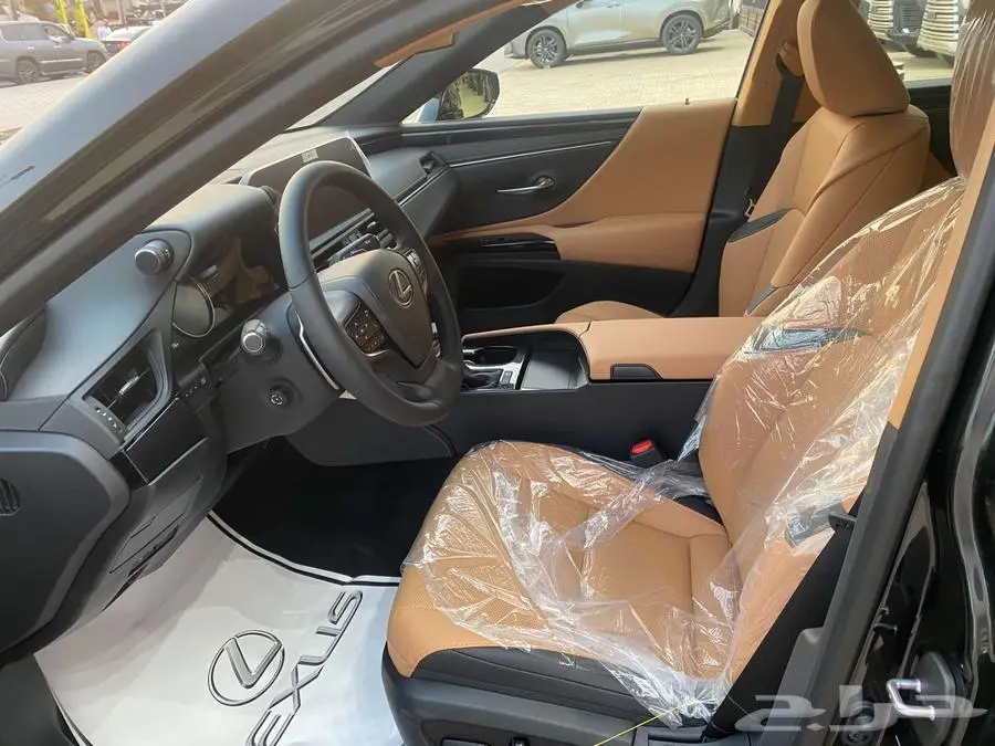 لكزس ES300h AH 2025 سعودي اسود - -ابيض 7