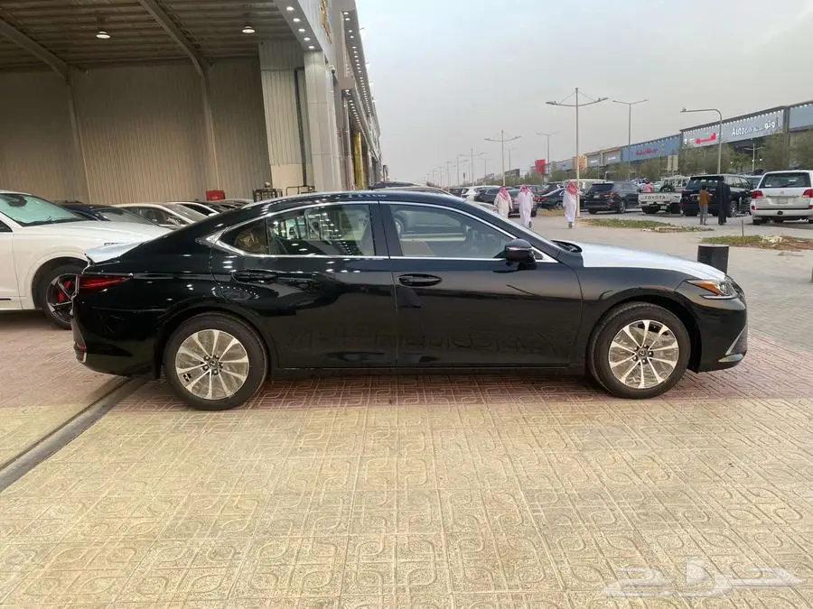 لكزس ES300h AH 2025 سعودي اسود - -ابيض 3