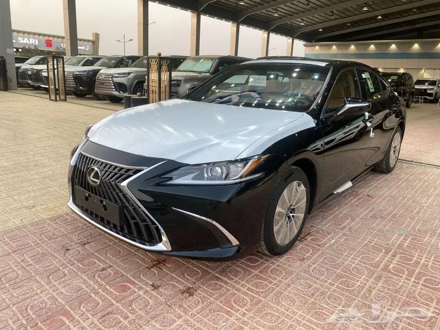 لكزس ES300h AH 2025 سعودي اسود - -ابيض 2