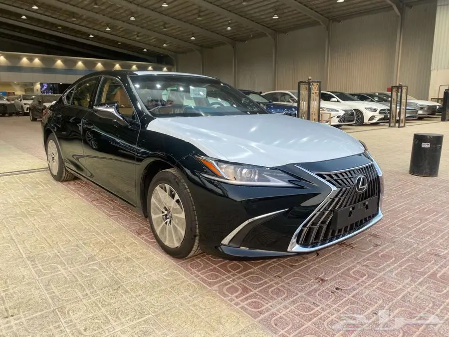 لكزس ES300h AH 2025 سعودي اسود - -ابيض 1