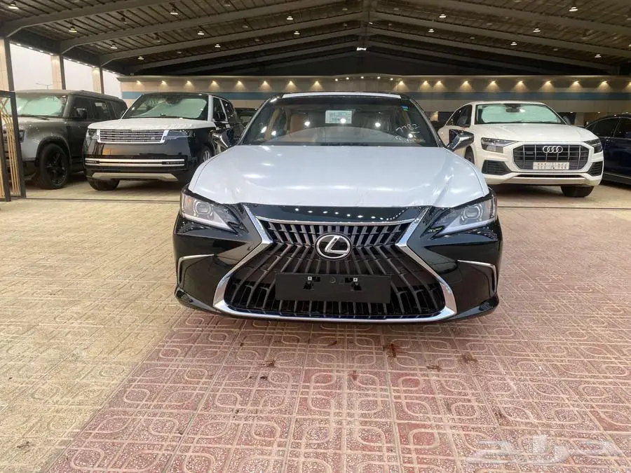 لكزس ES300h AH 2025 سعودي اسود - -ابيض 0