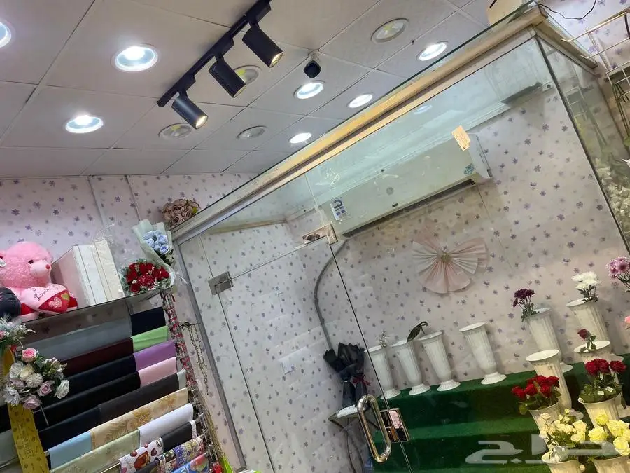 اغراض محل ورد متكامل للبيع 2