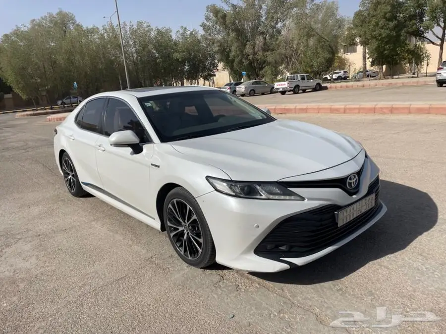 كامري هايبرد 8