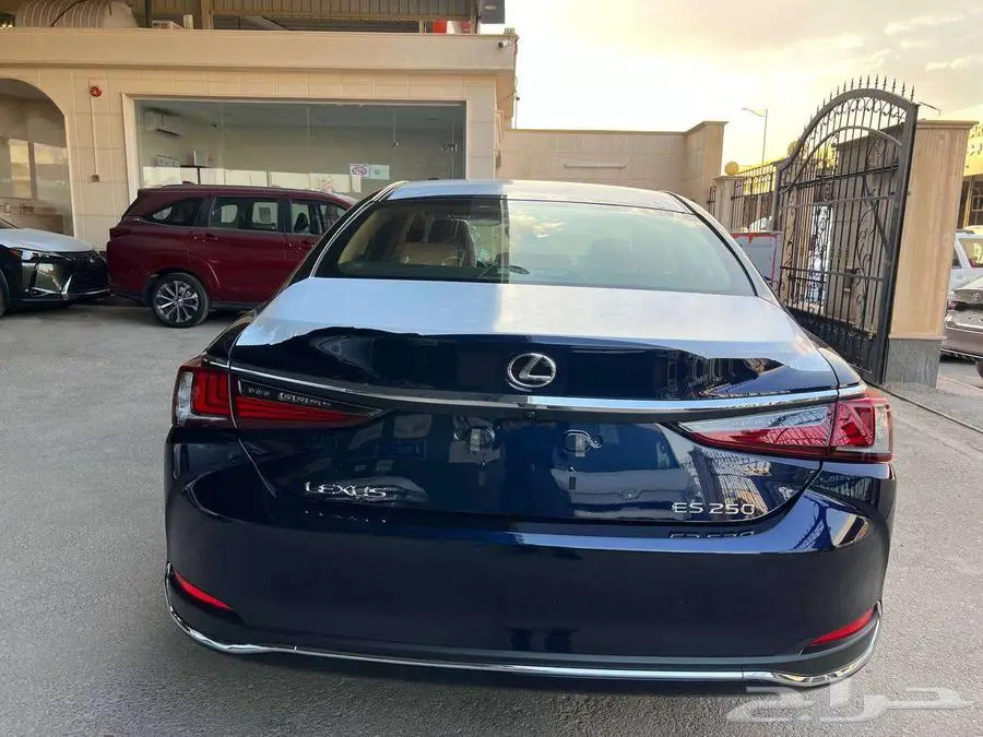 لكزس ES250 AA بنزين 2025 متاح اقساط و كاش 4