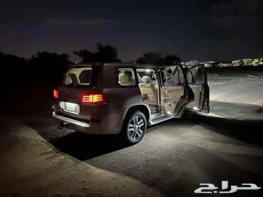 جيب لكزس سعودي ( 2014 ) LX 570 DD فل كامل 16