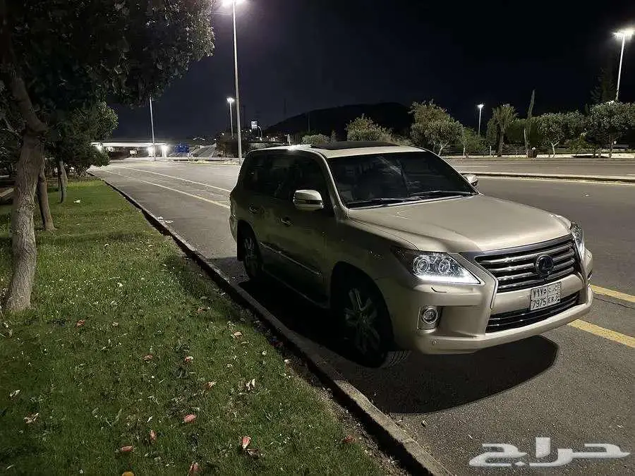 جيب لكزس سعودي ( 2014 ) LX 570 DD فل كامل 15