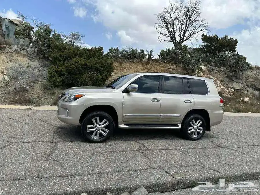 جيب لكزس سعودي ( 2014 ) LX 570 DD فل كامل 6