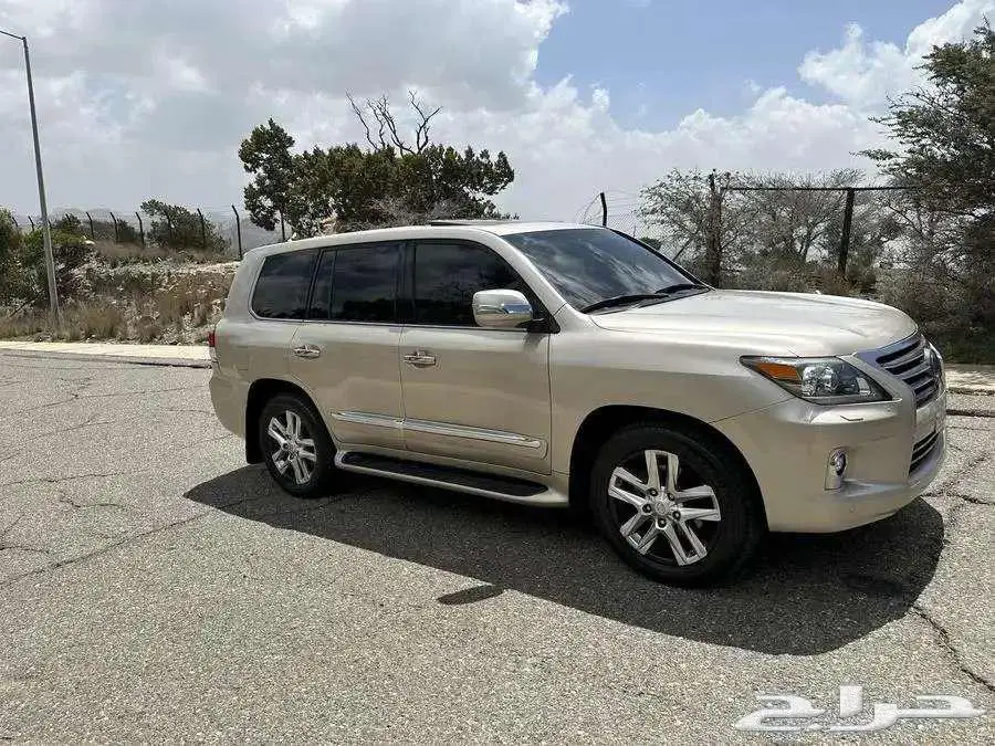 جيب لكزس سعودي ( 2014 ) LX 570 DD فل كامل 5
