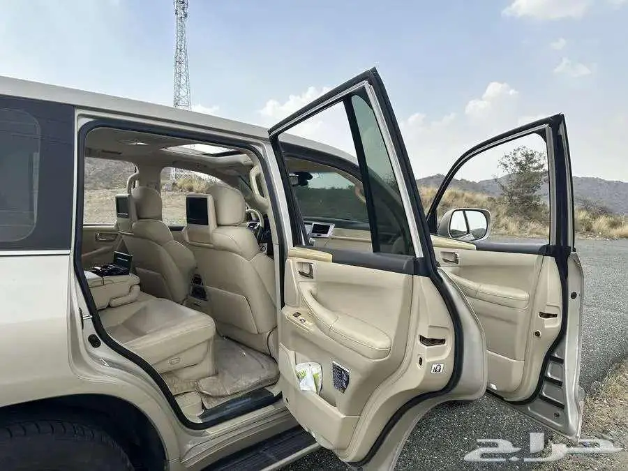 جيب لكزس سعودي ( 2014 ) LX 570 DD فل كامل 12