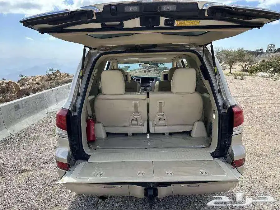 جيب لكزس سعودي ( 2014 ) LX 570 DD فل كامل 9